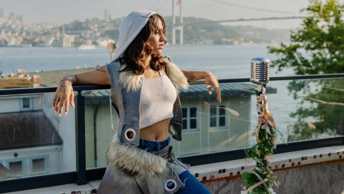 Melis Karaduman’dan kırık bir aşk hikayesi: ”Sevemezsin”